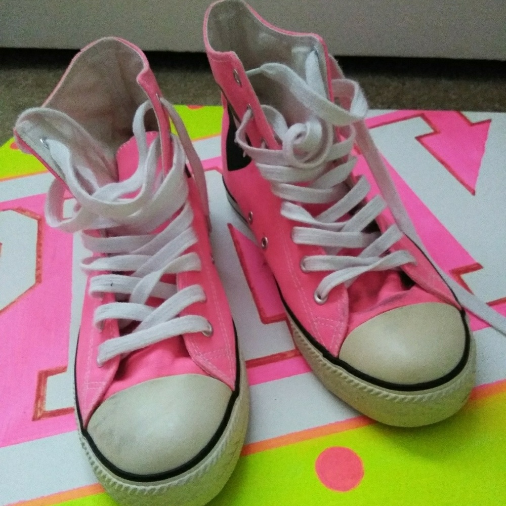 Victoria's secret pink display shoes